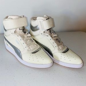 Puma Woman’s Sky Point Mid L Fashion Sneaker